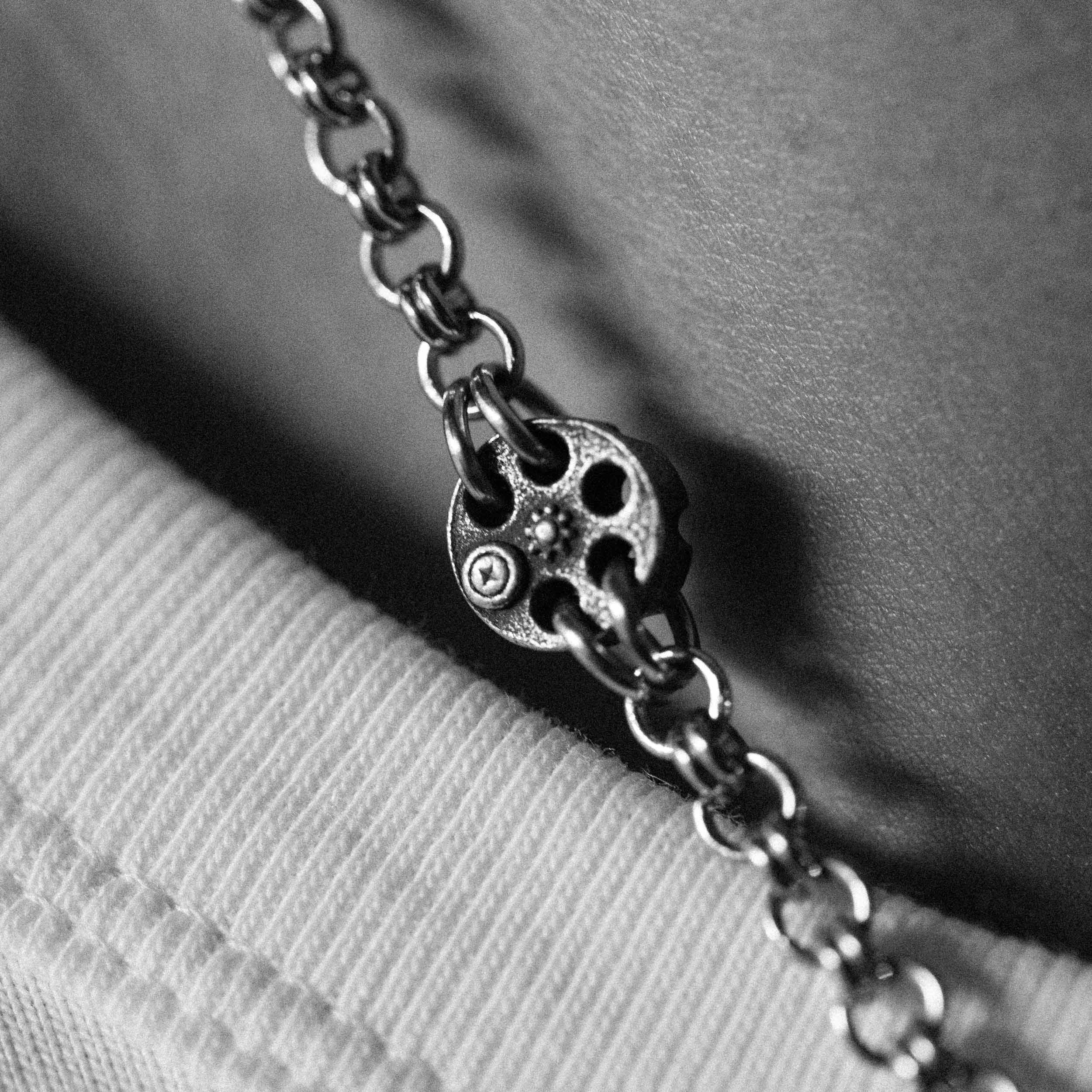 Revolver - Image 4